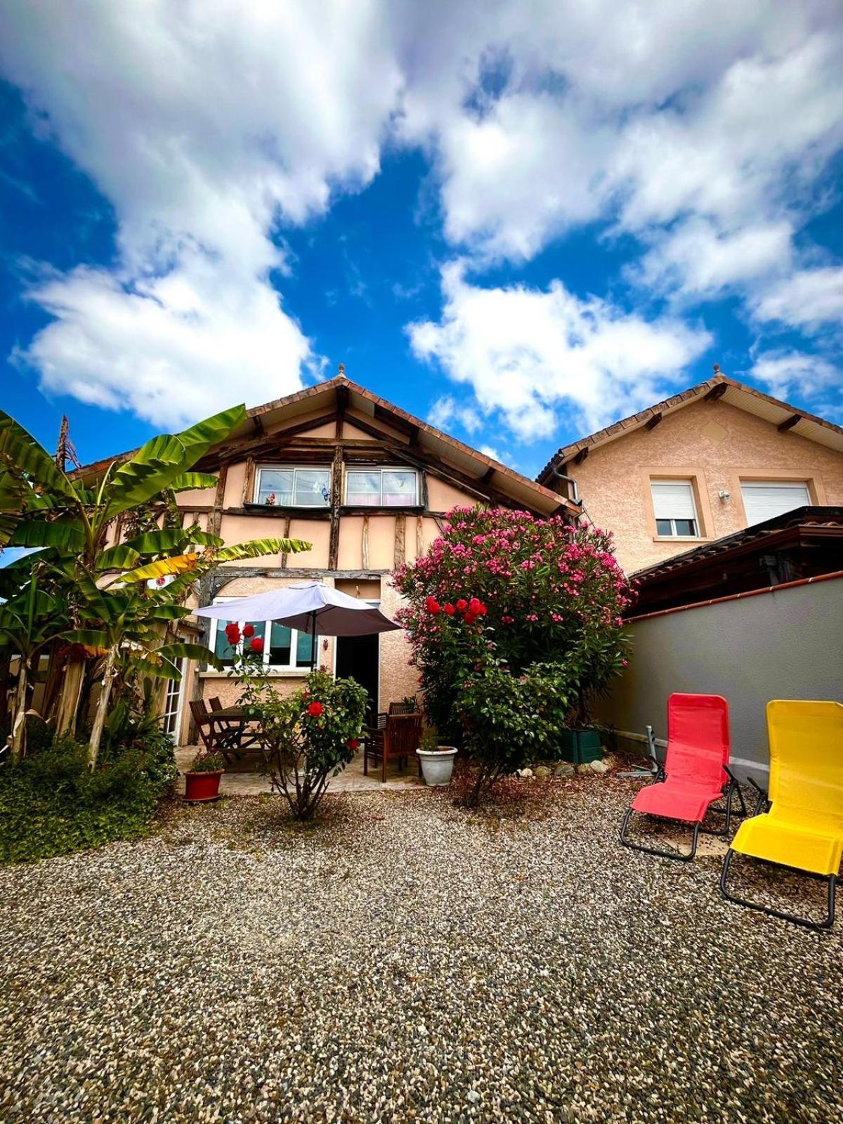 Meuble 3 Etoiles Dans Un Petit Village Du Gers Villecomtal-Sur-Arros Zewnętrze zdjęcie